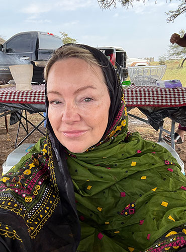 beckypom-oman-selfie2 BeckyPom review Oman, headwear is essential