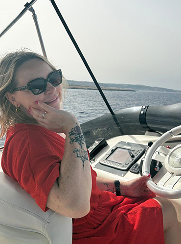 BeckyPom writer travel reviews